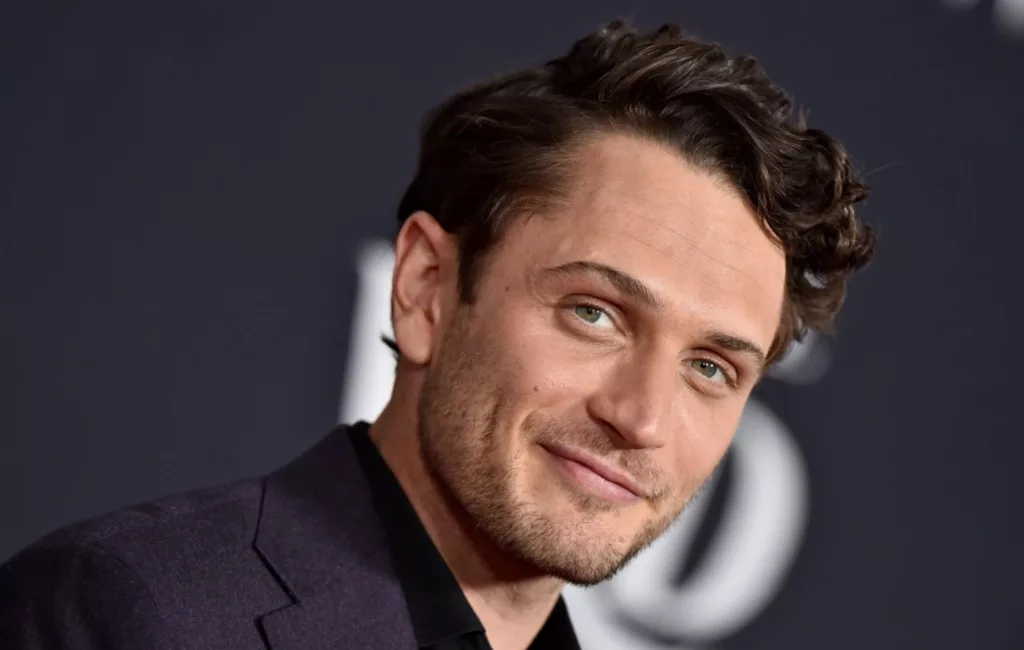 Picture of Colin Woodell