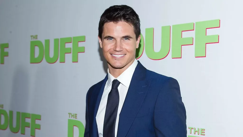 Picture of Robbie Amell